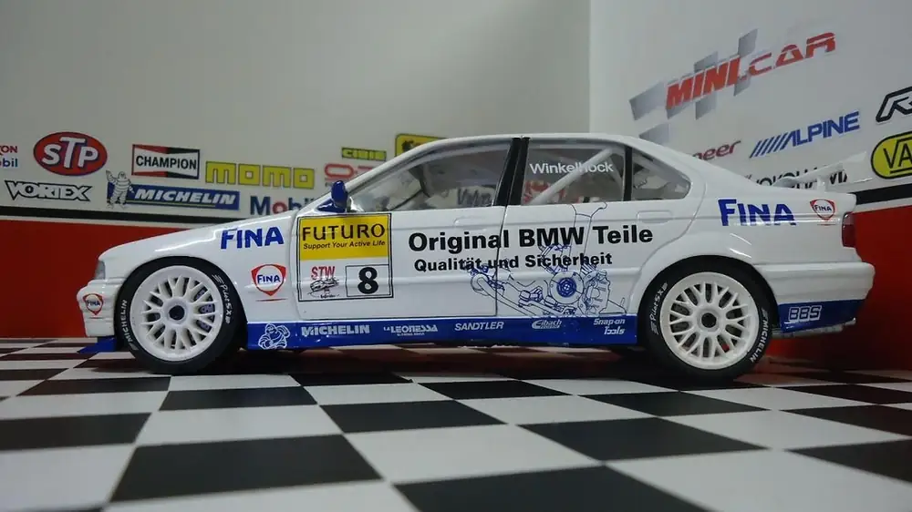Auto A Escala BMW 320i STW 1998 Winkelhock UT Models 1:18 – foto 2