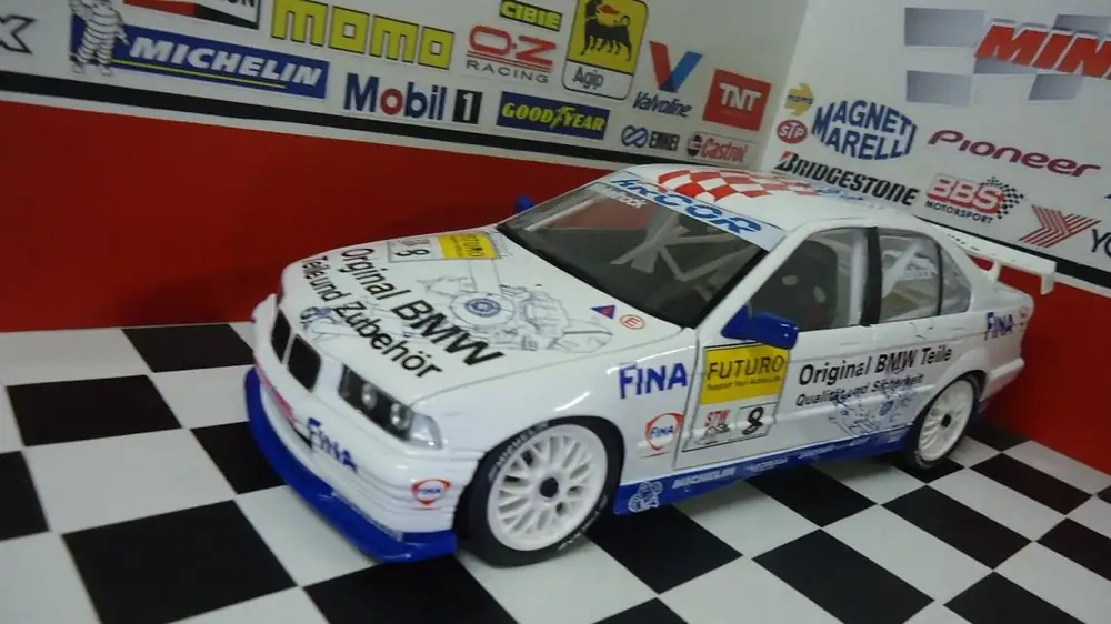 Auto A Escala BMW 320i STW 1998 Winkelhock UT Models 1:18 – foto 3